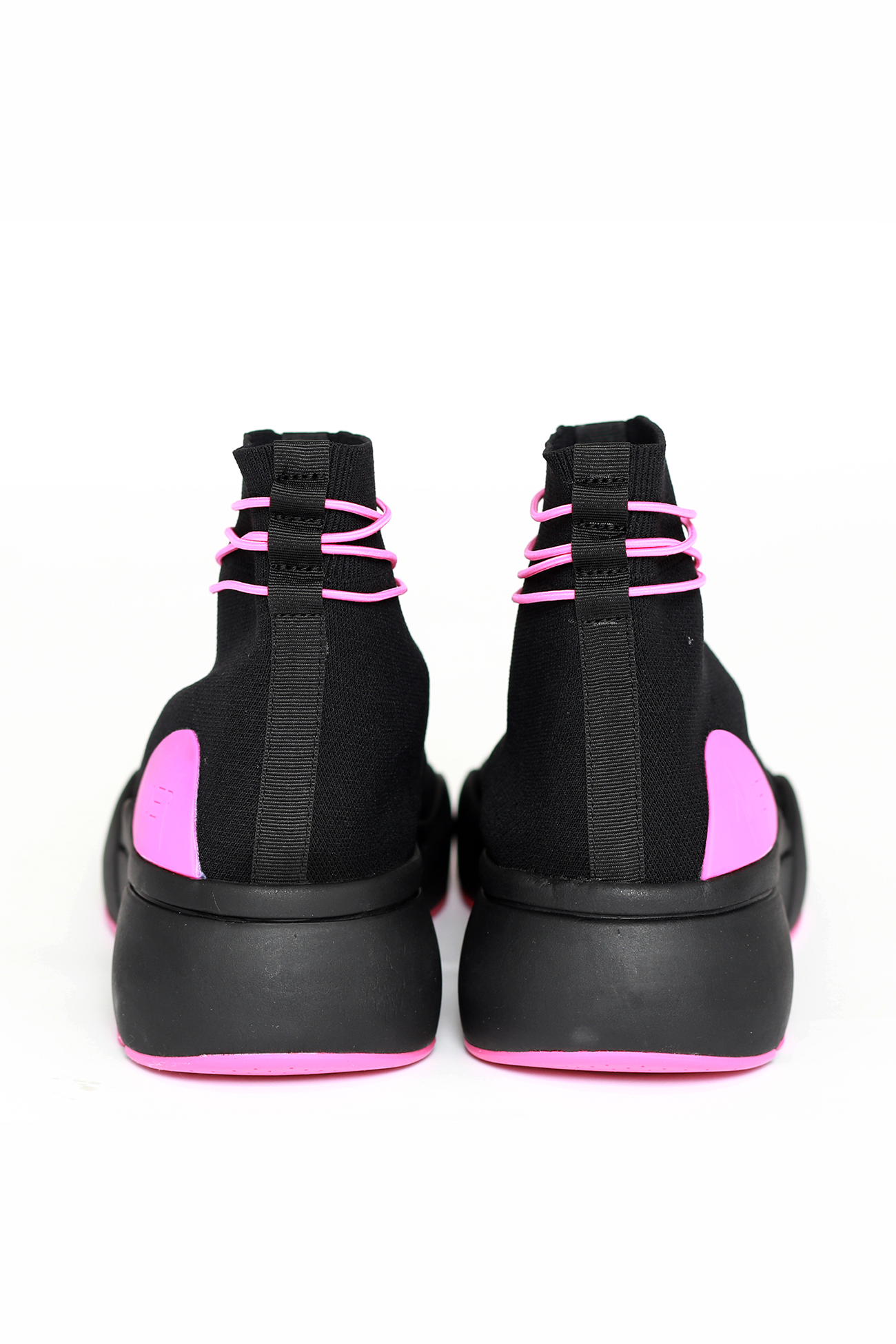 ELLIPSIS GYM SOCK TRAINER IN BLACK AND PINK