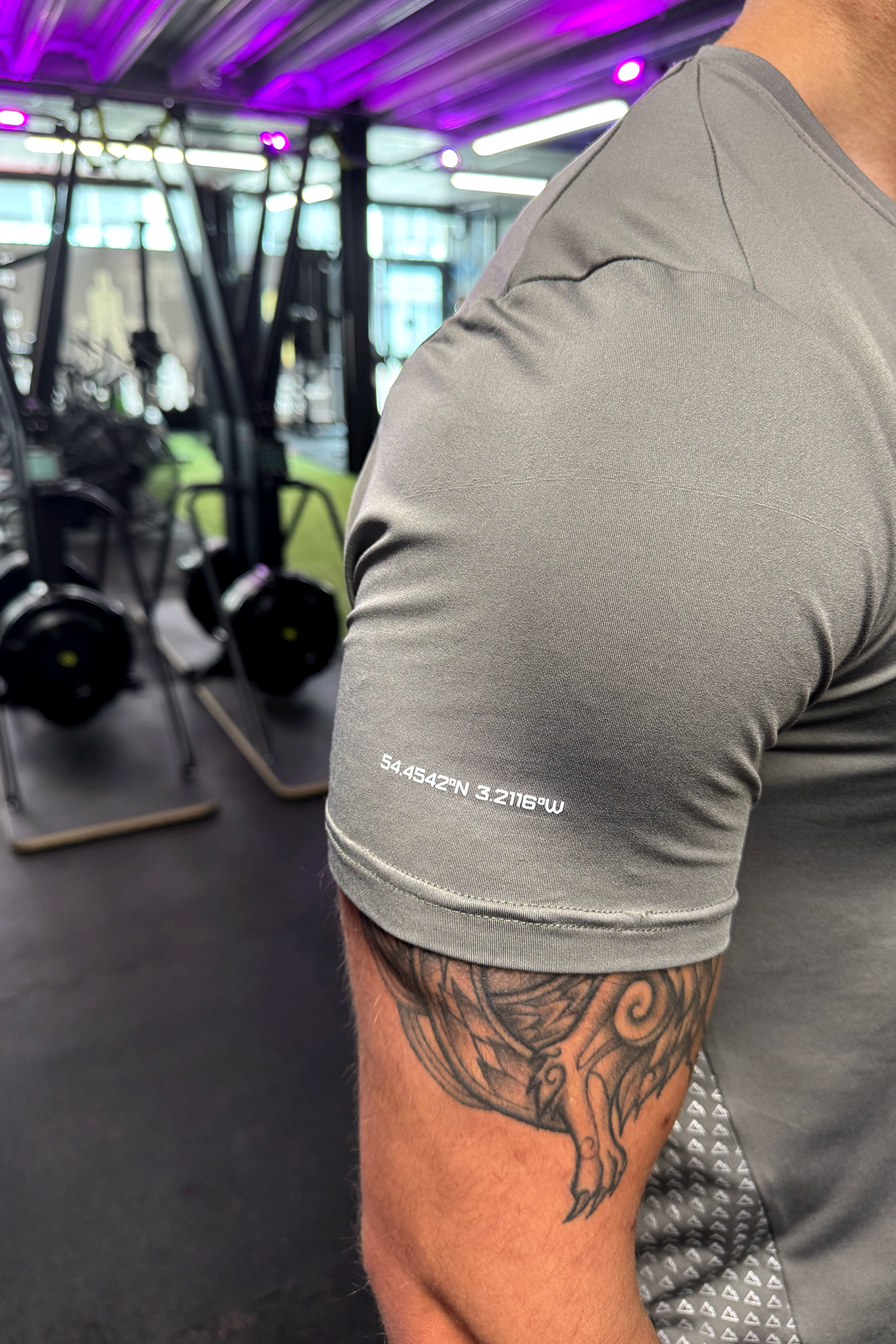 ABOVE ALL V1 T-SHIRT IN GREY