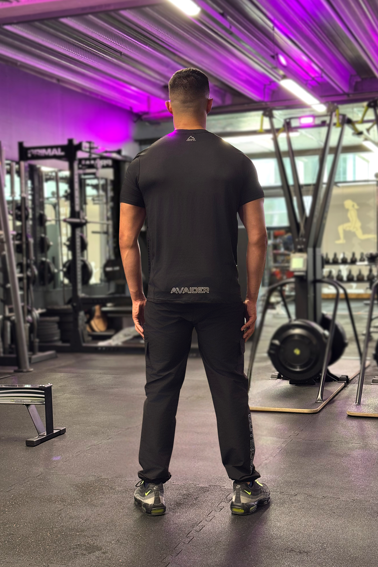 ESSENTIAL V1 T-SHIRT IN BLACK