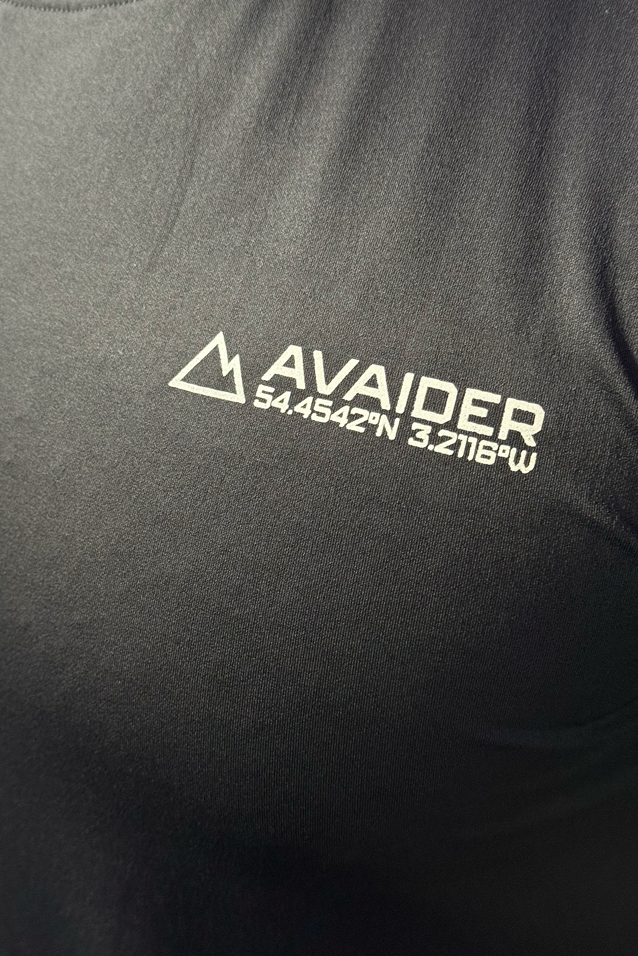 ESSENTIAL V1 T-SHIRT IN BLACK