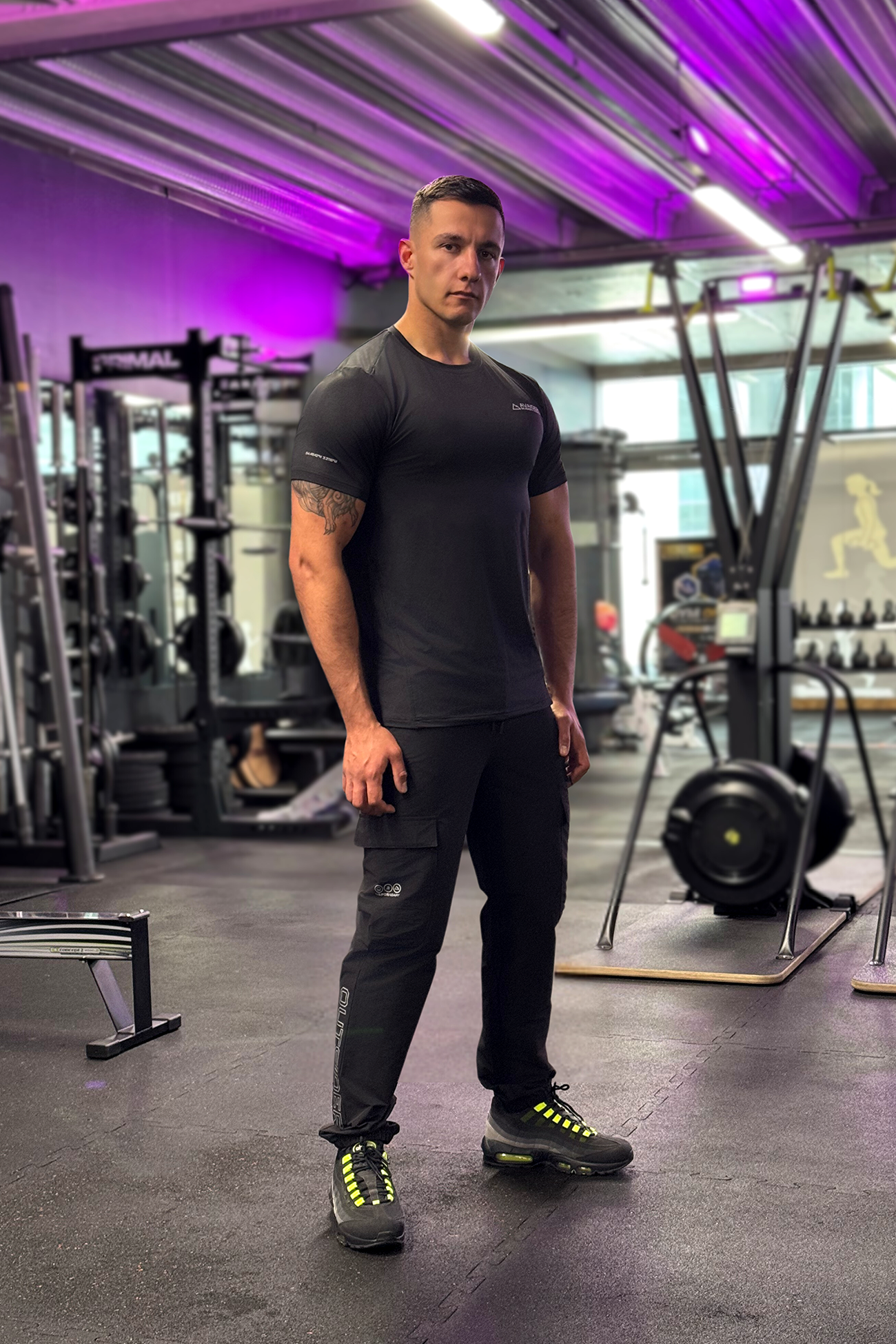 ESSENTIAL V1 T-SHIRT IN BLACK