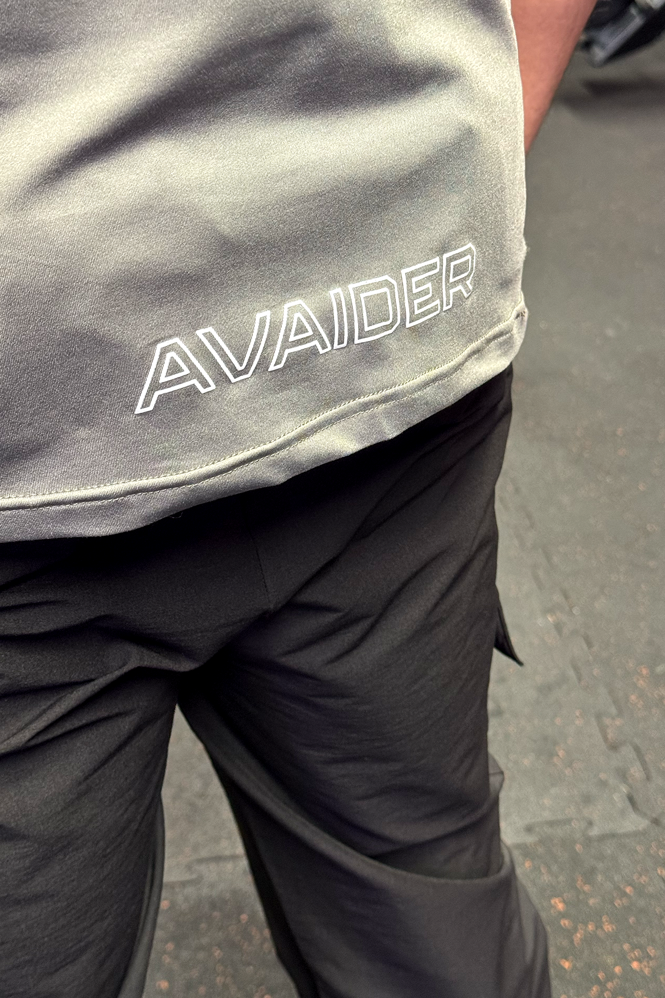 ESSENTIAL V1 T-SHIRT IN GREY