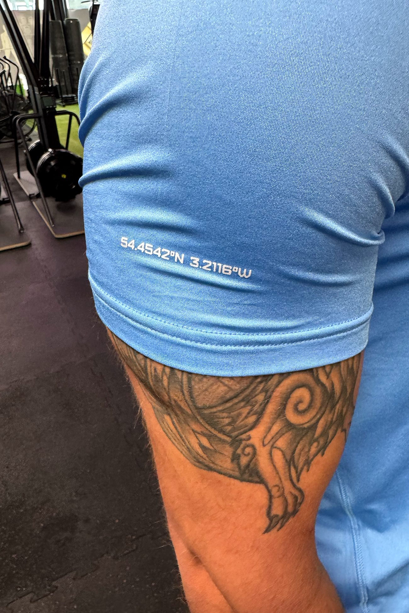 ESSENTIAL V1 T-SHIRT IN SKY
