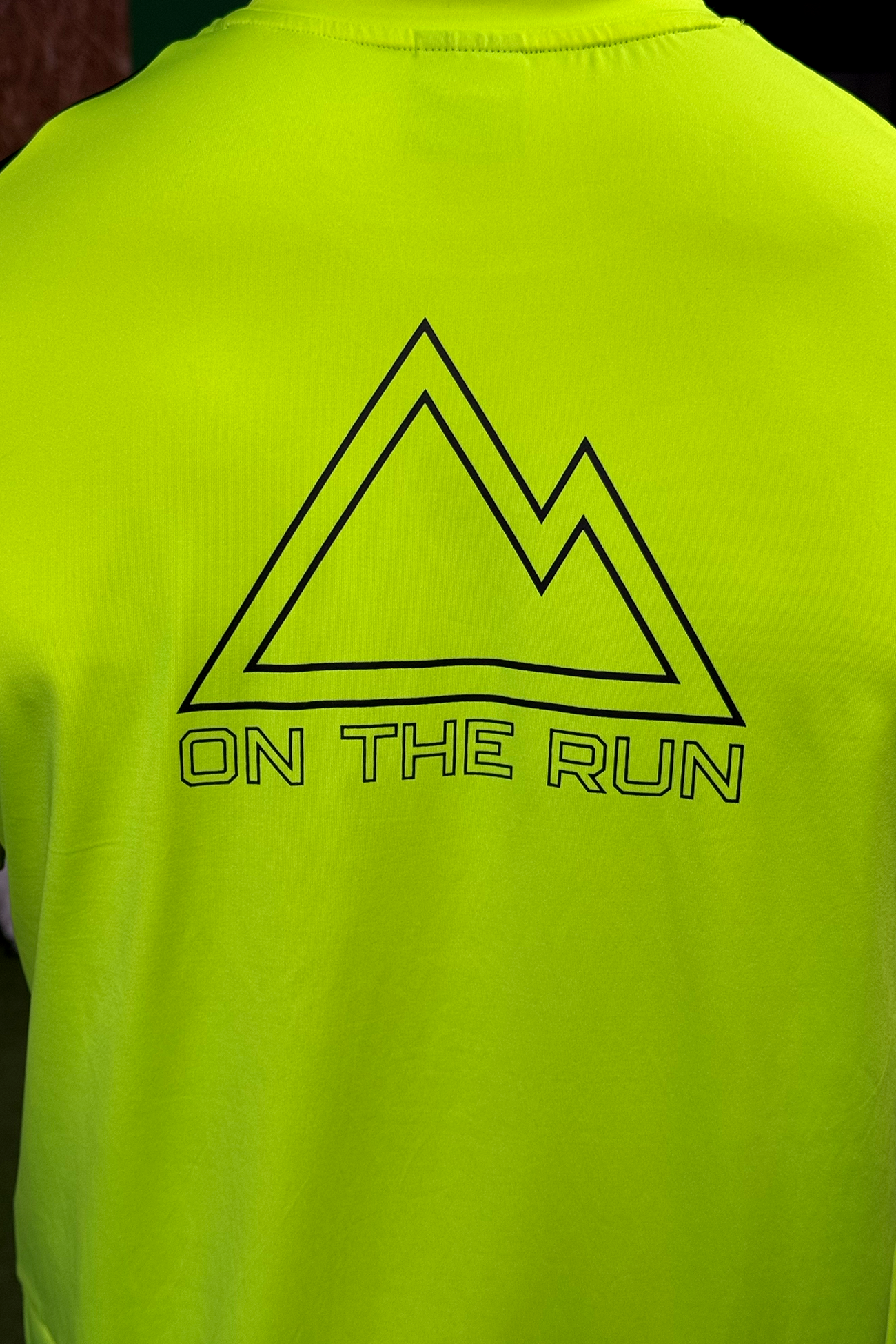 PRECISION V2 ON THE RUN T-SHIRT IN NEON AND BLACK