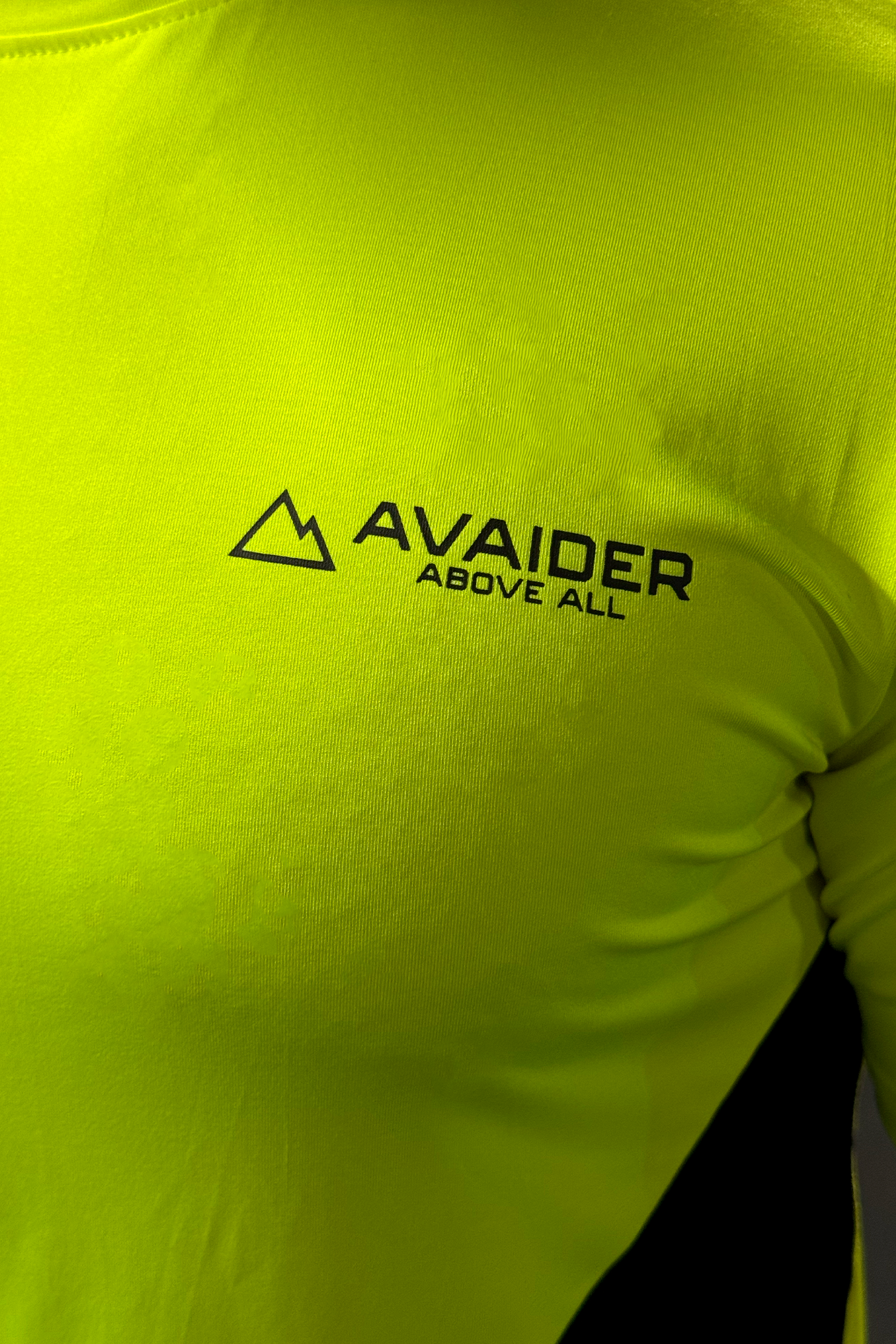 PRECISION V2 ON THE RUN T-SHIRT IN NEON AND BLACK