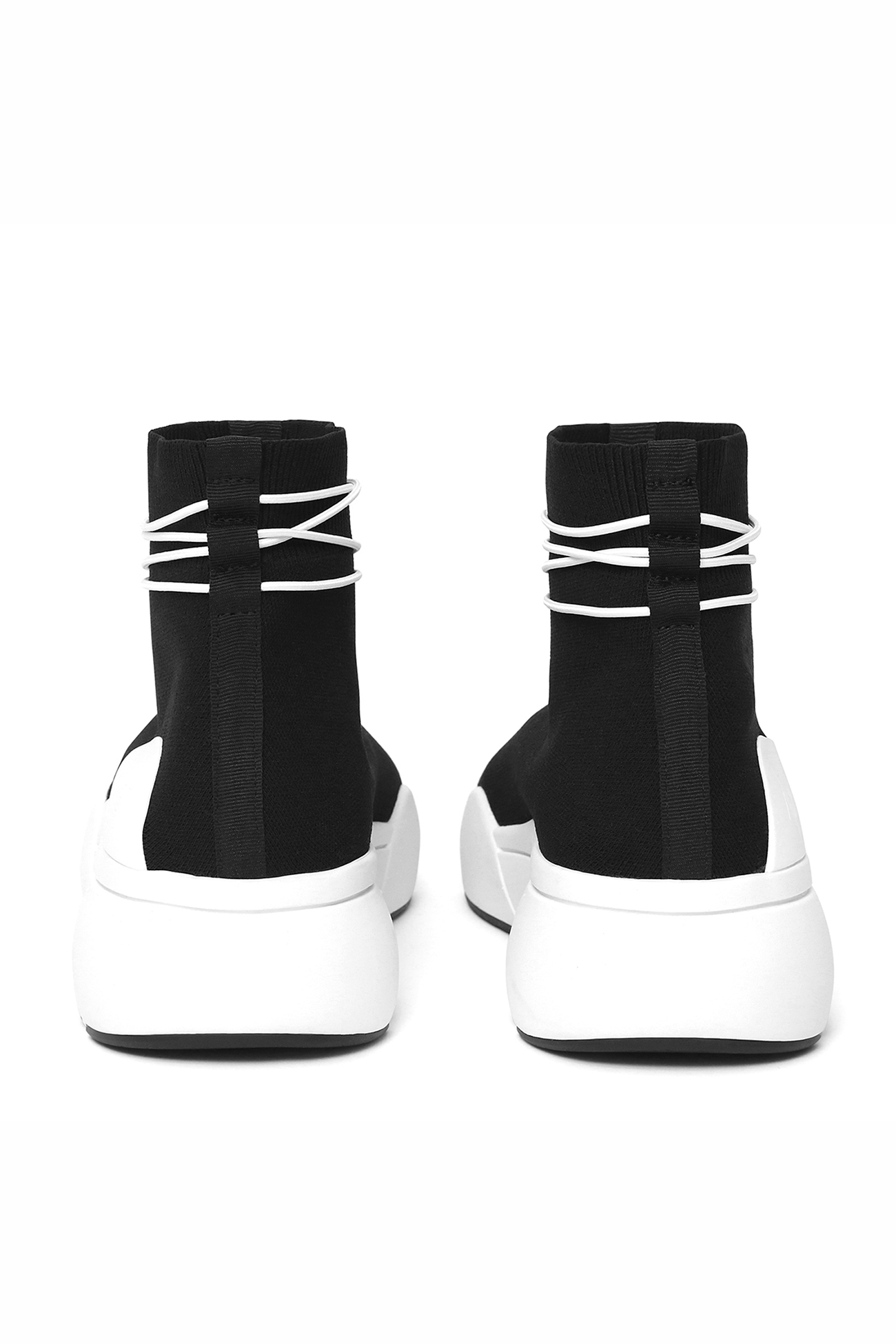 ELLIPSIS GYM SOCK TRAINER IN BLACK AND WHITE