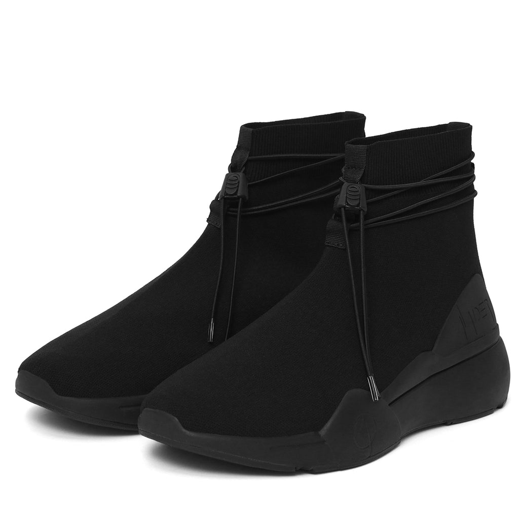 Ellipsis sock trainer in black and black