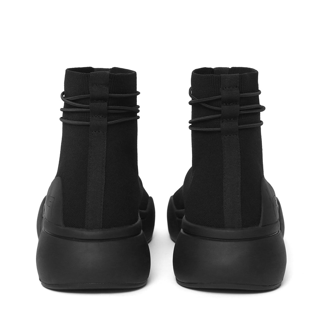 Ellipsis sock trainer in black and black