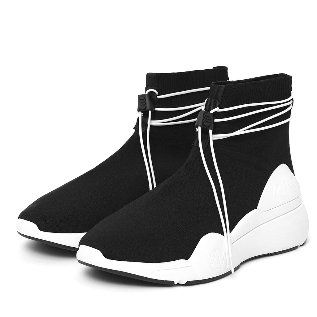 Ellipsis sock trainer in black and white