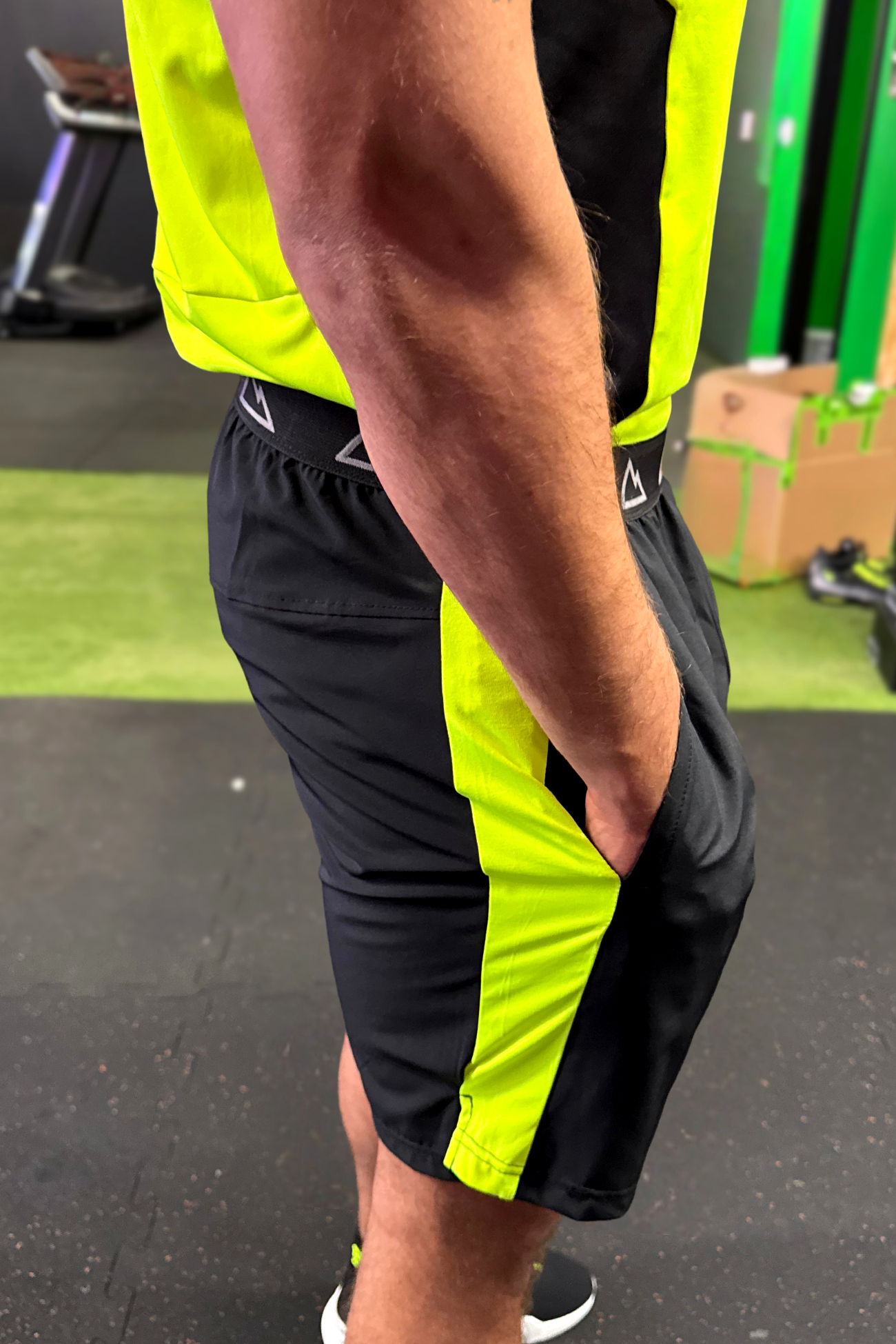 PRECISION TWINSET D IN NEON AND BLACK