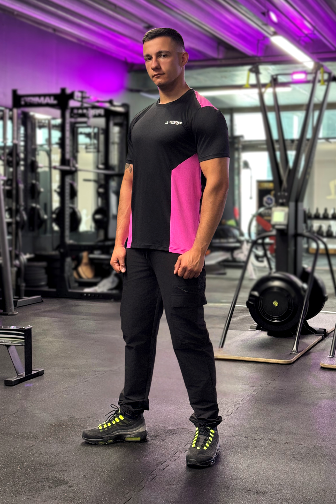 PRECISION V2 OUTSIDER T-SHIRT IN BLACK AND PINK