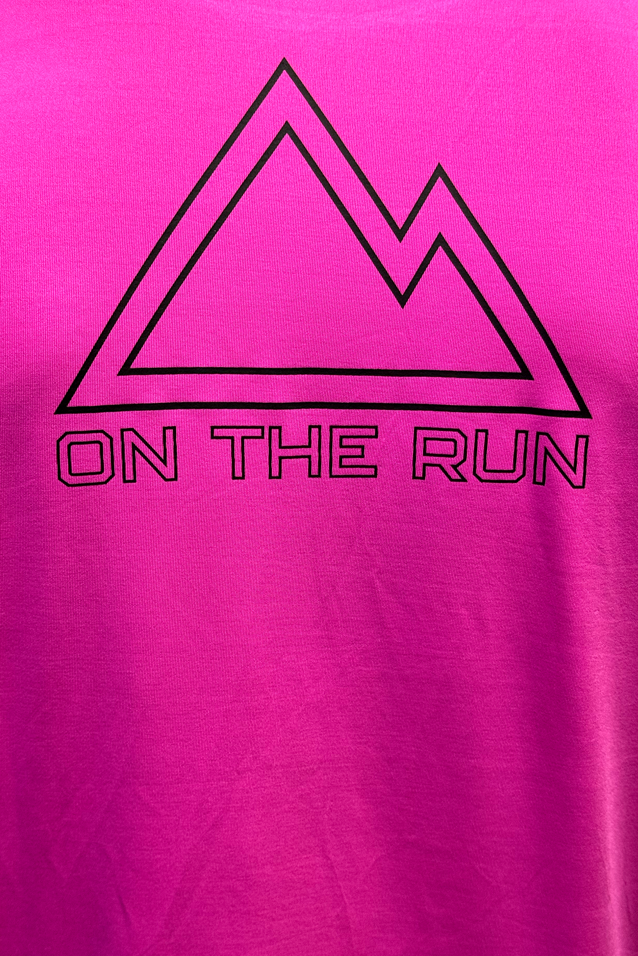 PRECISION V2 ON THE RUN T-SHIRT IN PINK AND BLACK