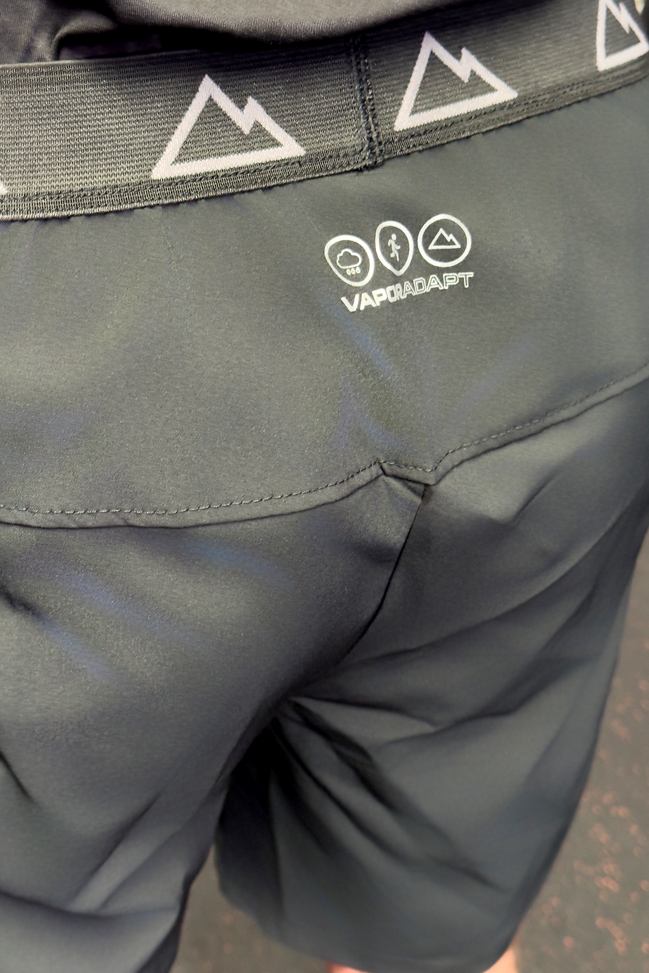 VITAL SHORTS IN BLACK