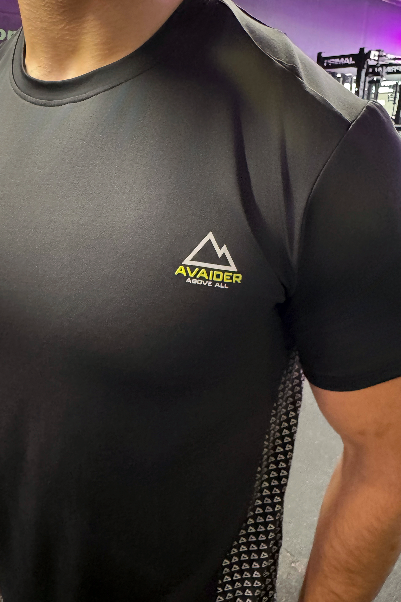 ABOVE ALL V1 T-SHIRT IN BLACK