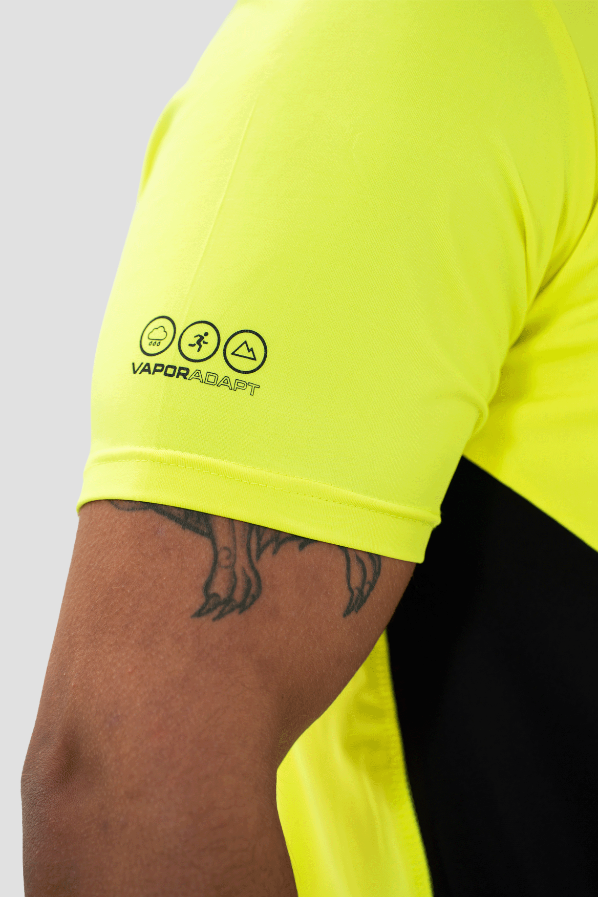 PRECISION V2 ON THE RUN T-SHIRT IN NEON AND BLACK