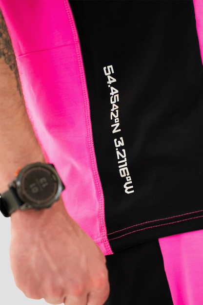 PRECISION V2 ON THE RUN T-SHIRT IN PINK AND BLACK