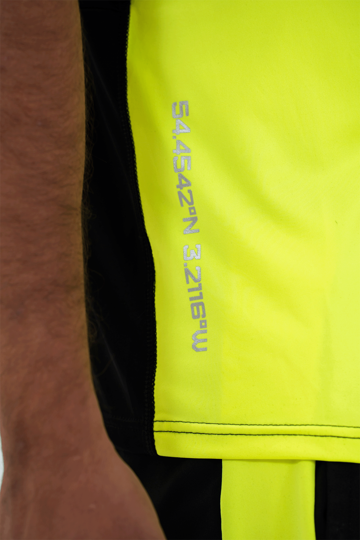 PRECISION TWINSET C IN BLACK AND NEON