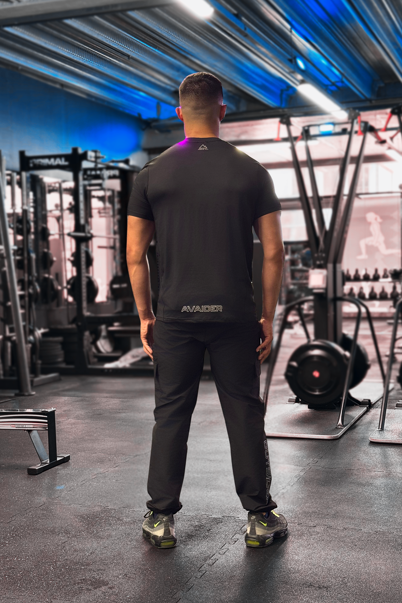 ESSENTIAL V1 T-SHIRT IN BLACK