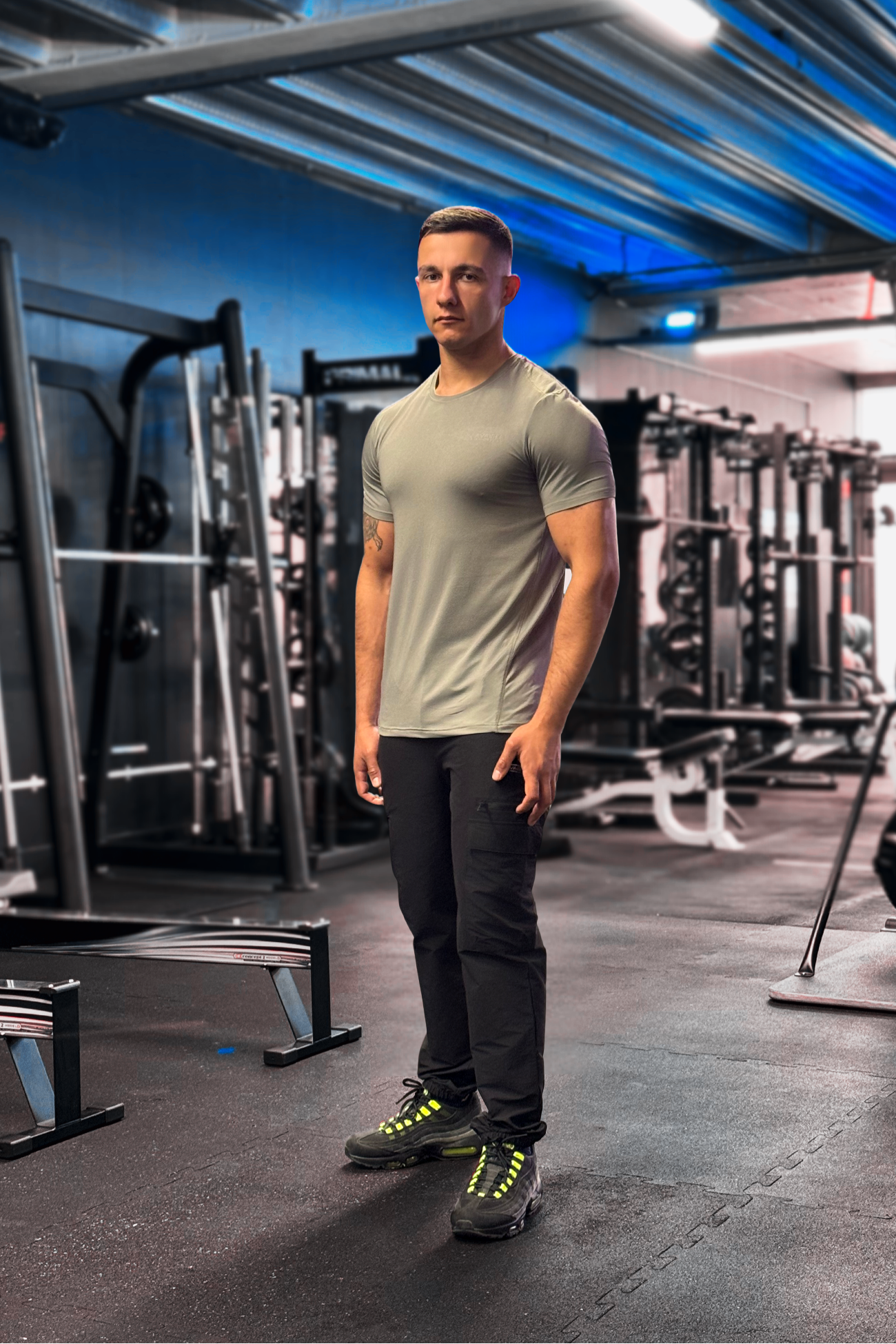 ESSENTIAL V1 T-SHIRT IN GREY