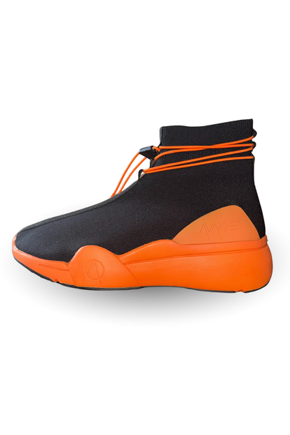 ELLIPSIS "SPLIT" SOCK TRAINER IN BLACK AND ORANGE