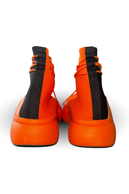 ELLIPSIS "SPLIT" SOCK TRAINER IN BLACK AND ORANGE