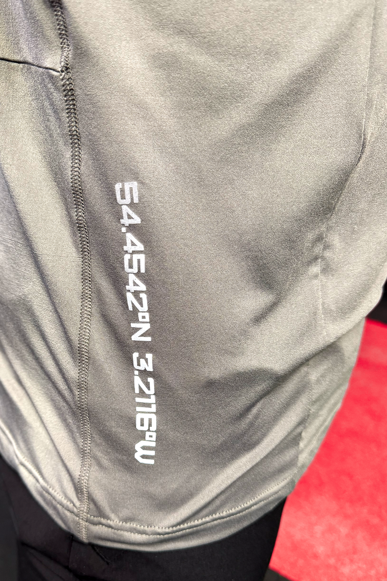 PRECISION V1 T-SHIRT IN GREY