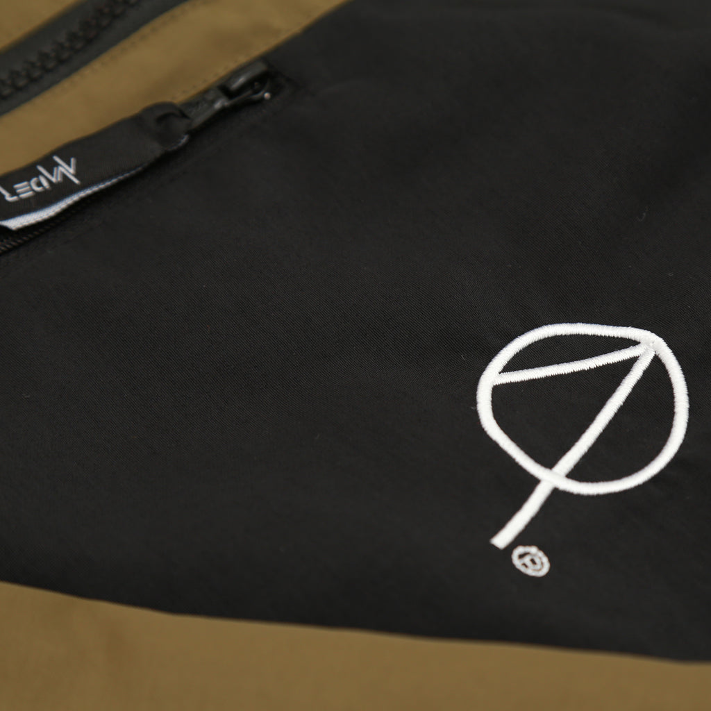 QUIGLEY WINDRUNNER JACKET IN KHAKI BLACK AND OLIVE